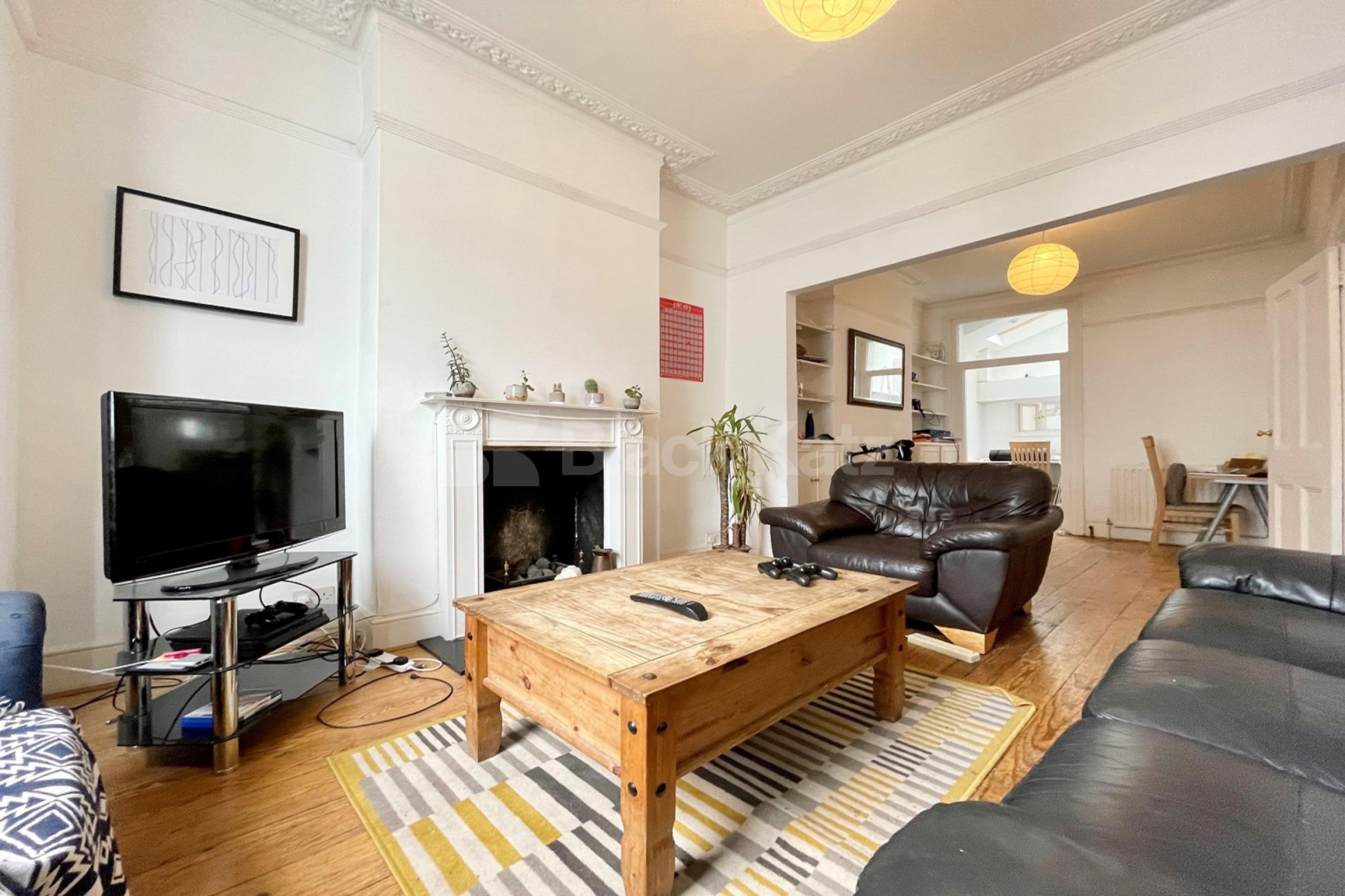 Triplex period house offering 1430 Sq. Ft. of living & entertaining space Khyber Road, Clapham Junction SW11